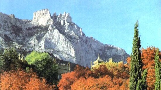 Гора Ай-Петри над Алупкой