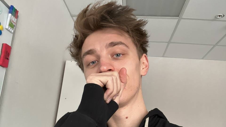    Блогер Влад Бумага