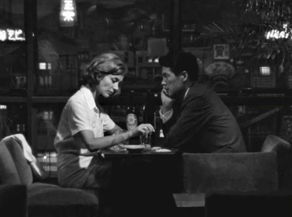 Кадр из фильма "Хиросима, любовь моя", pinterest https://i.pinimg.com/1200x/fe/a8/65/fea865beddeadebb94ca57bd069605a6.jpg