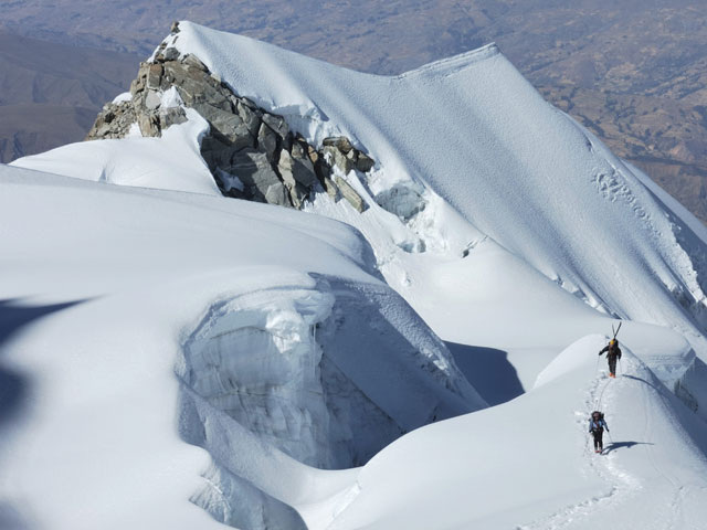    Перу гора снег туристы \ GLP