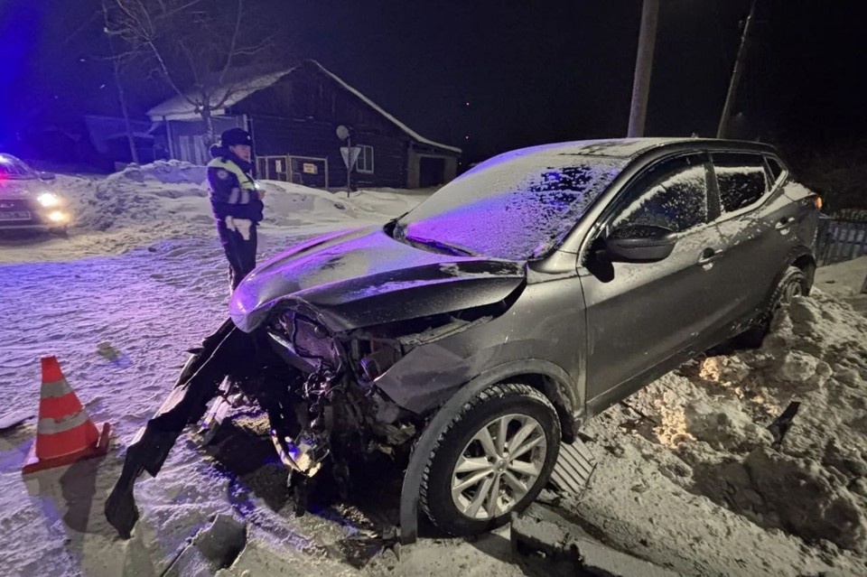    Водитель Nissan влетел в Mitsubishi. Фото: Госавтоинспекция по Свердловской области