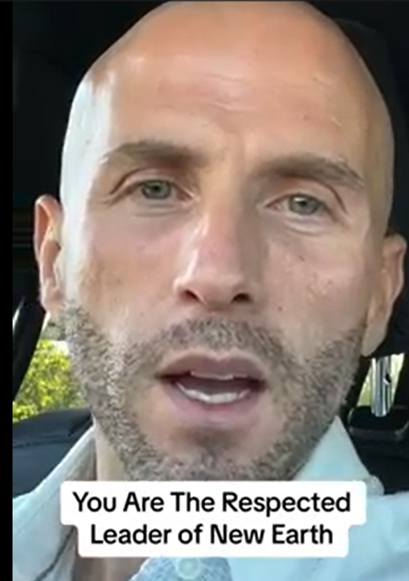 Крис Джош постоянно обращается к избранному государю - не зная, кто он.
Chris Josh. У него более 100 тысяч подписчиков