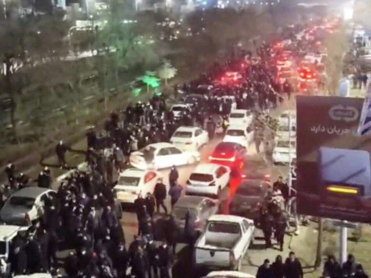    Участники акции протеста в Мешхеде, Иран | © REUTERS / SOCIAL MEDIA