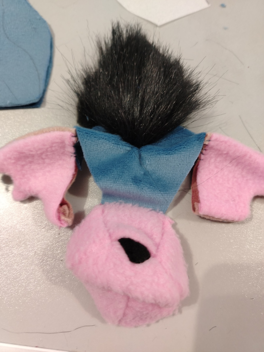 Уши я переделывала раза три...