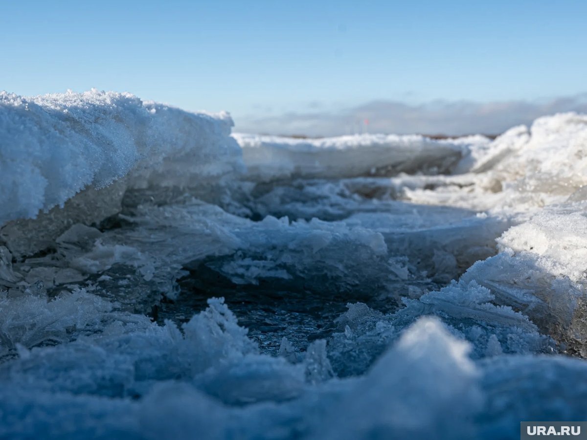     Буханка провалилась под лед за считанные секунды, указано в сообщении (архивное фото)