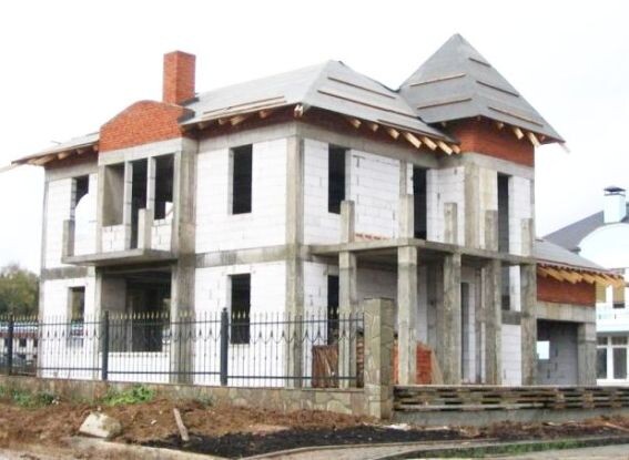 Пример газоблочного дома на каркасе