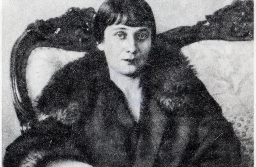 Великая поэтесса с "дырявым сердцем": тайны жизни Анны Ахматовой, о которых не рассказывают в школе.