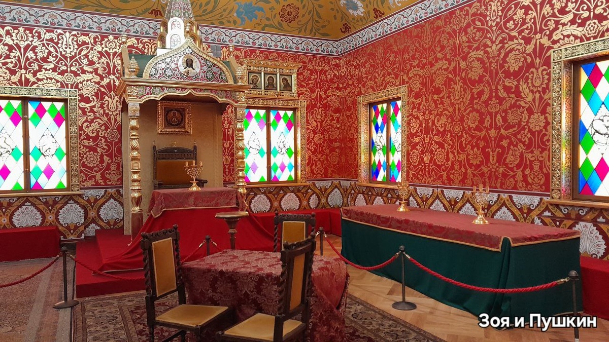 В красных царских тонах