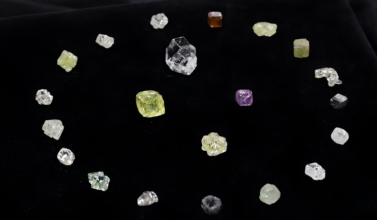   Алмазы, пополнившие экспозицию «Сокровищница Якутии»