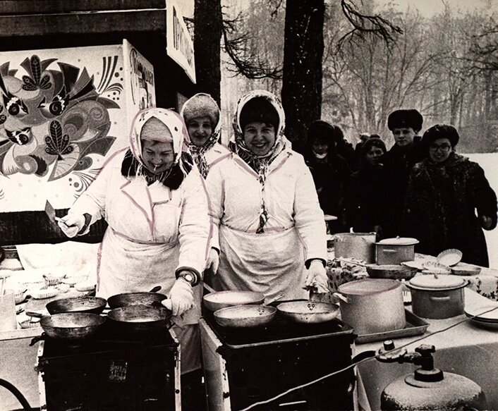    Проводы русской зимы в Центральном парке культуры и отдыха г. Тулы. 1983 г. Автор В. Воронов. Нефондовая организация фотодокументов. П-4803. Фото: Государственный архив Тульской области