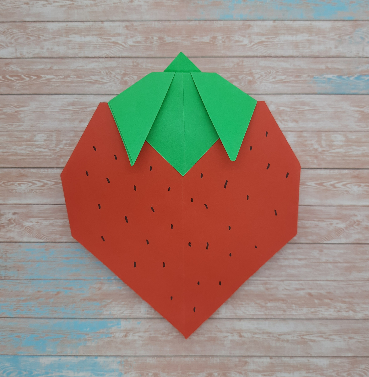 Создаём клубнику из бумаги: оригами для детей и взрослых