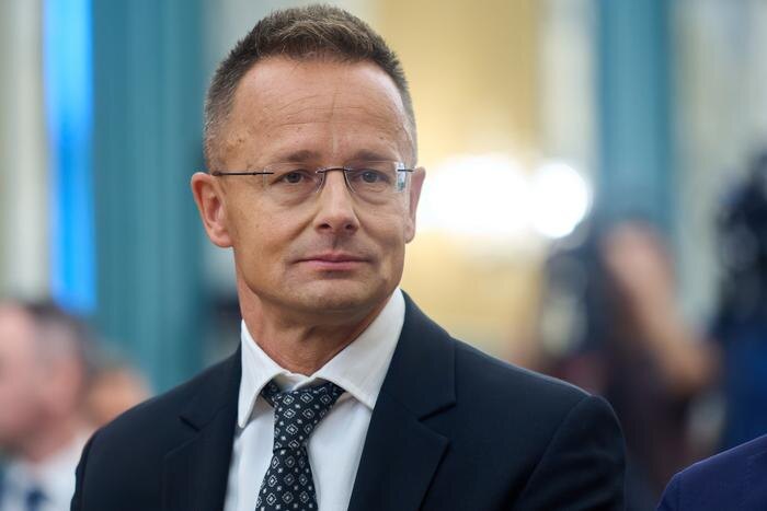 Петер Сийярто. Обложка © Shutterstock / FOTODOM / LCV