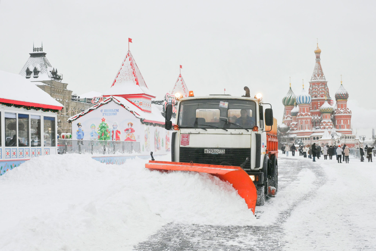    Москва снег снегоуборочная техника РИА