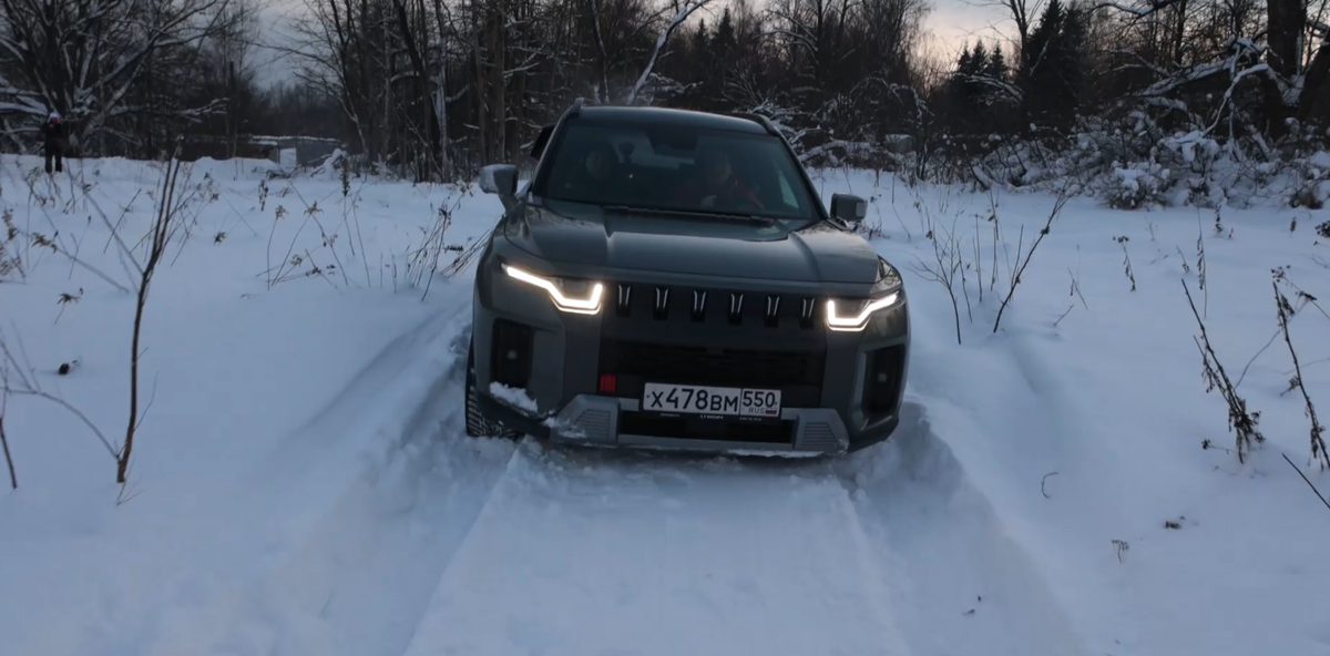 KGM Torres уступает сопернику на бездорожье, причем кореец имеет классический 6-ступенчатый автомат.