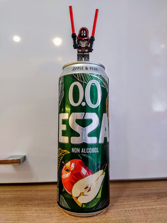 Оформление довольно-таки стильное, особенно угловатые яблоко и груша