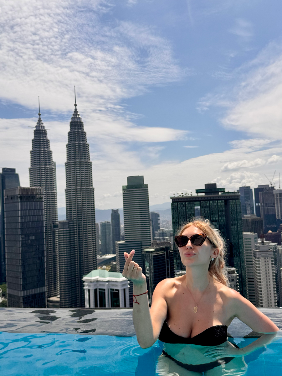 довольный Круассан