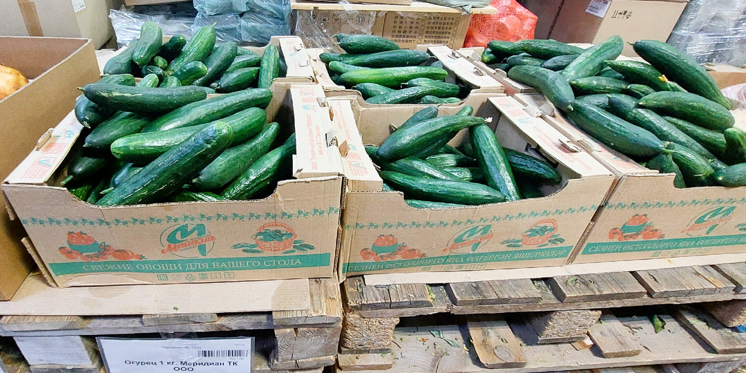 В Светофоре по низким ценам-новинки для дачи. Товары из Турции и Бразилии. Текстиль по скидке. Выбираем салями и десерт. Дегустируем шпроты