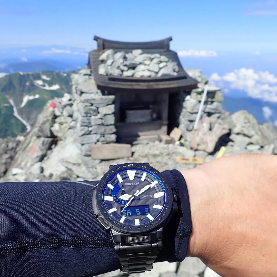 Снежные пики высочайшей горной системы Земли намекают: эти часы — вершина коллекции Pro Trek