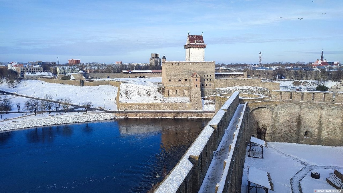     Нарва. Вид со стороны Ивангорода   
(с) ИА Красная Весна