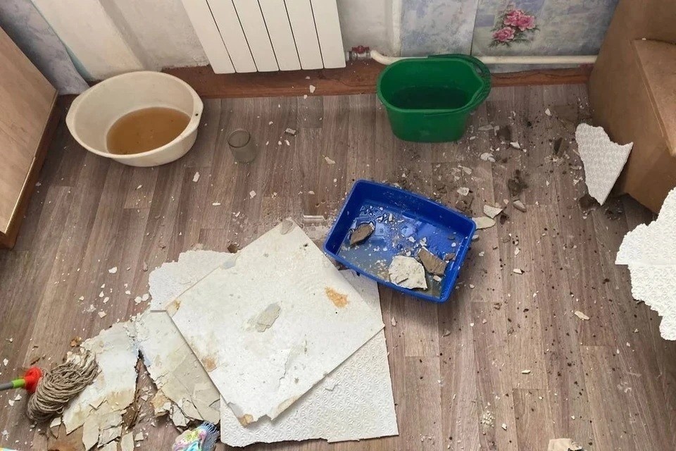    В Новосибирске проводят проверку из-за обрушения потолка в доме на улице Минина. Данила ШУЛЯК