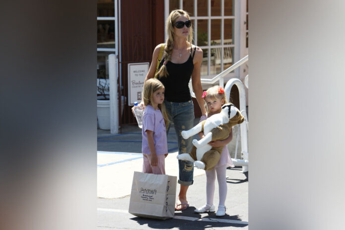    Denise Richards, the unexpected icon of neo-nostalgia, leads us into a Starship Troopers future by 2030. novostix