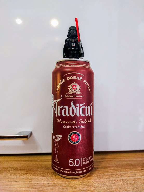 В банке такого цвета должно быть темное пиво. Ан, нет)))