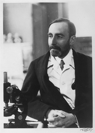 Робер Дебре (Robert Debré, 1882 — 1978), фотография из статьи Bulletin de l'Académie Nationale de Médecine 2018; 202 (5–6): 1221-1228