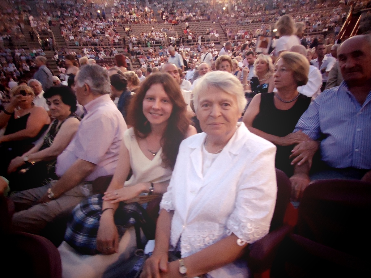 ничего, конечно, не вышло - я как дремала под любые страсти - так и продолжила... пожалуй, только "Набукко"* меня мобилизует и взбадривает!