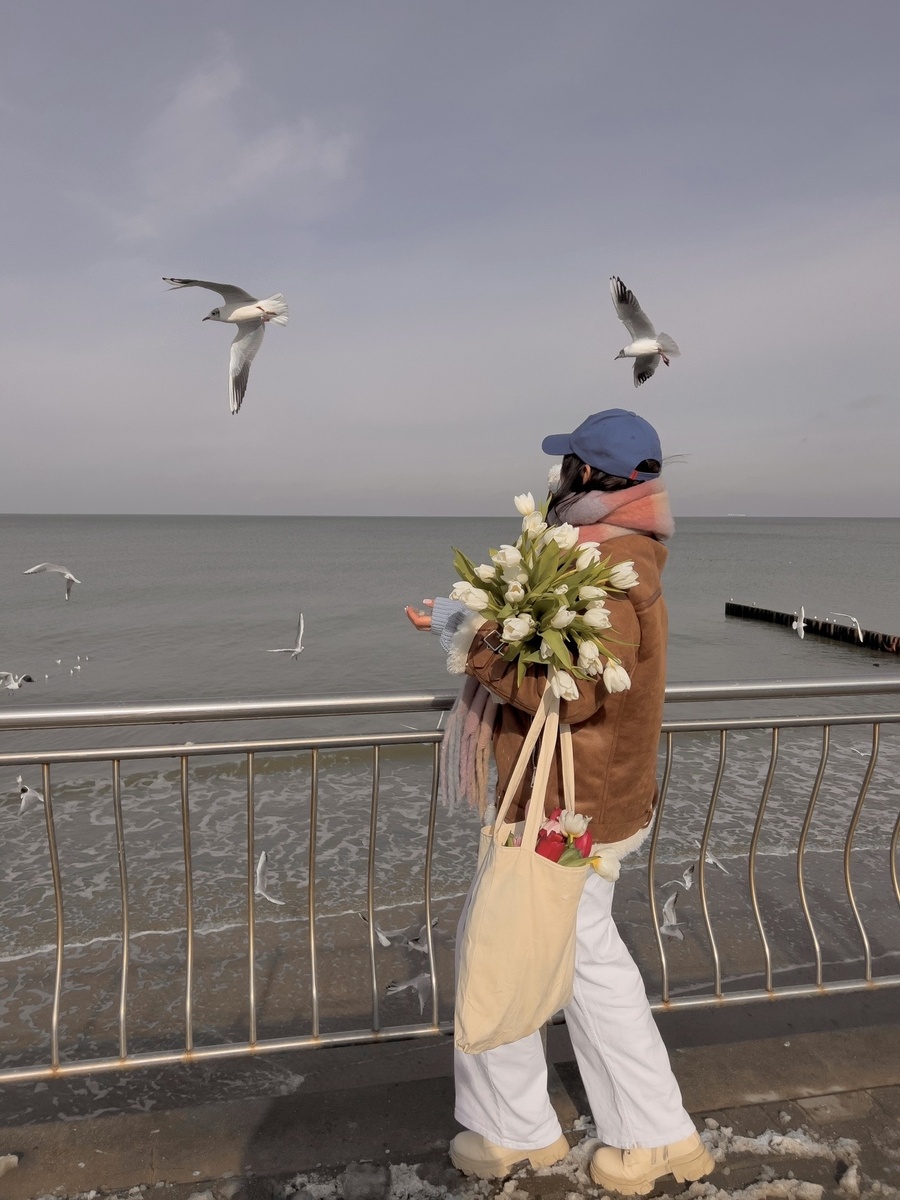 Смотрю прогноз. Он тот же. Я не радуюсь. Я просто наблюдаю. Балтика, моргни два раза, если это правда.