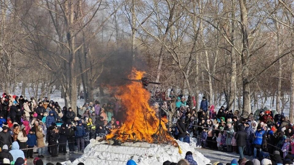    Масленица. Сжигание чучела. Источник: max.ru/zoo22ru