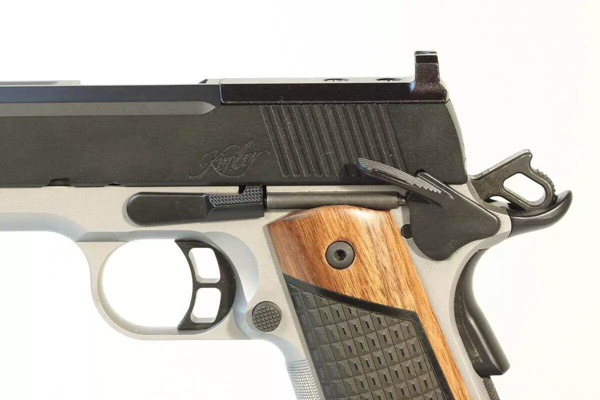 Чёрные элементы управления выгодно выделяются на фоне серебристой рамки, а новый спусковой крючок GT Performance выглядит превосходно. Несмотря на отсутствие выступа на предохранителе, он надежно выполняет свою задачу.