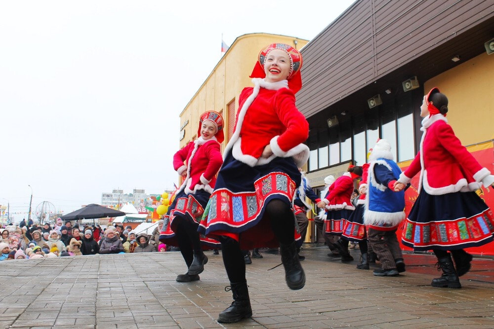В Твери проходят народные гулянья в честь празднования Широкой Масленицы