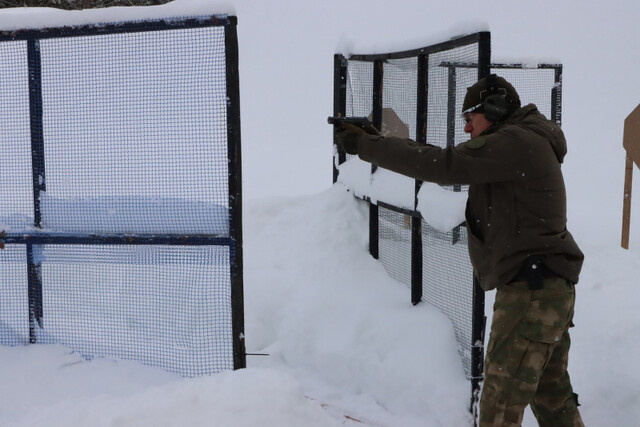 Твёрдая рука и меткий выстрел: в преддверии праздника соревновались полицейские