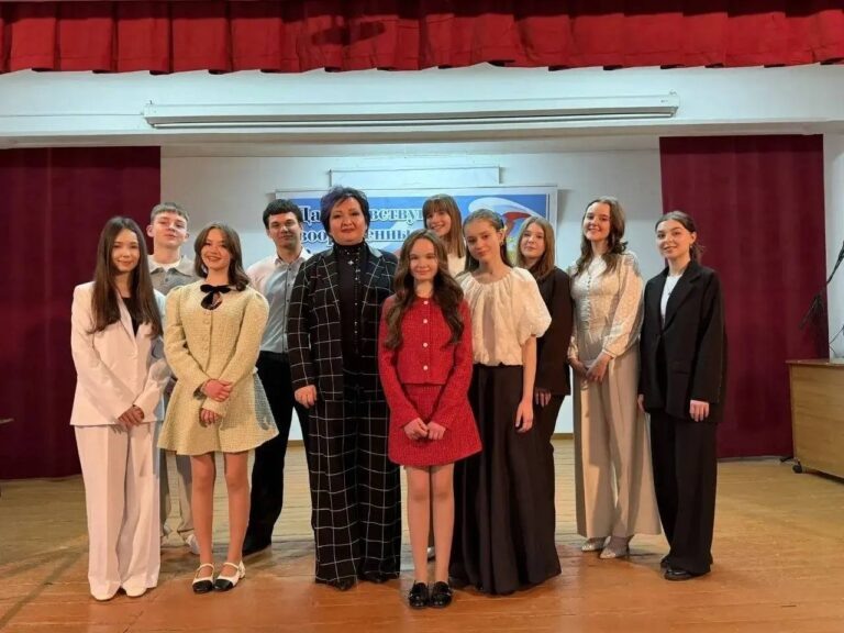    Накануне 23 февраля юные оренбуржцы поздравили врачей военного госпиталя Оренбуржье