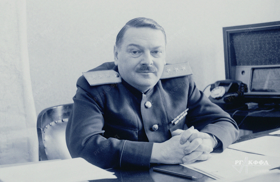 Генерал-полковник А.А. Жданов в рабочем кабинете / г. Москва. 1945 г. / РГАКФФД. Арх.№ 0-357597 