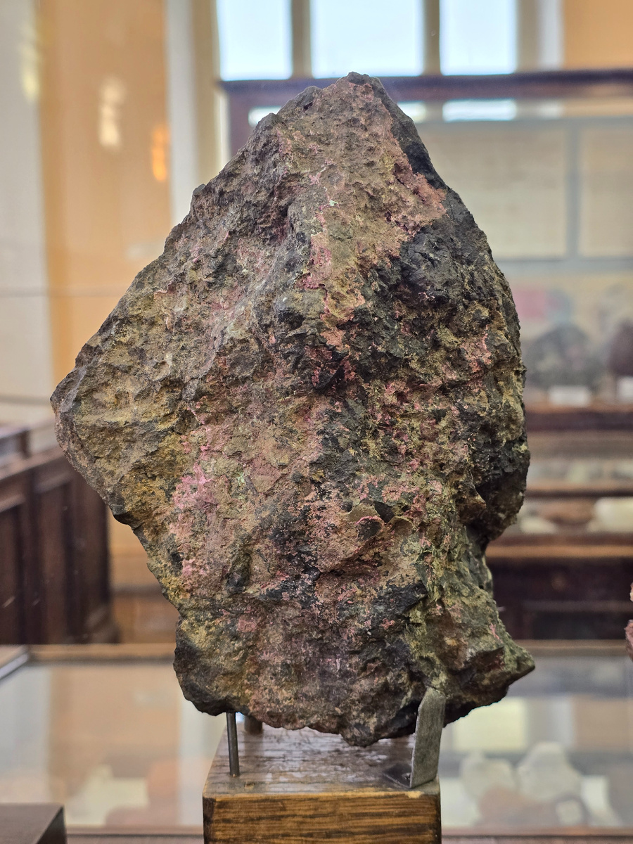 
Эритрин (кобальтовые цветы), Азербайджан, месторождение Дашкесан