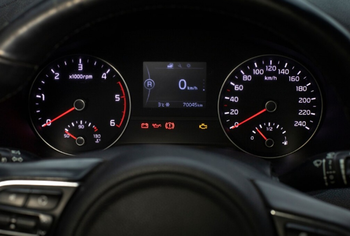    Автомобили Lexus и Volkswagen на фоне графика исследования — рейтинг надежности авто JD Power 2026 года