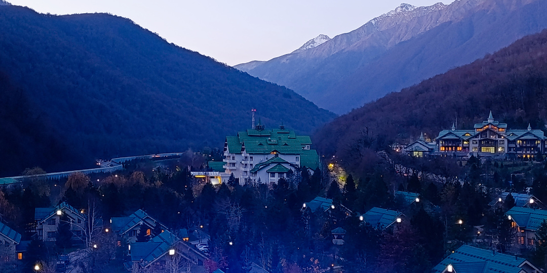 Наша экскурсия по сочинским курортам: Красная поляна, Роза Хутор и Газпром Поляна.