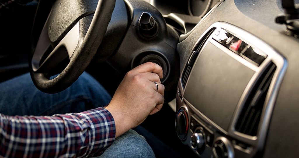 Главные ошибки при запуске двигателя в мороз: их совершают практически все водители