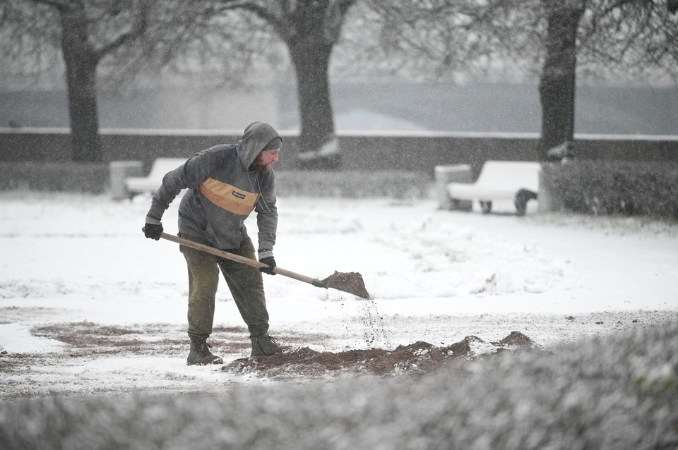    Жителям рекомендуется ограничить передвижение на личном транспорте Алексей БУЛАТОВ