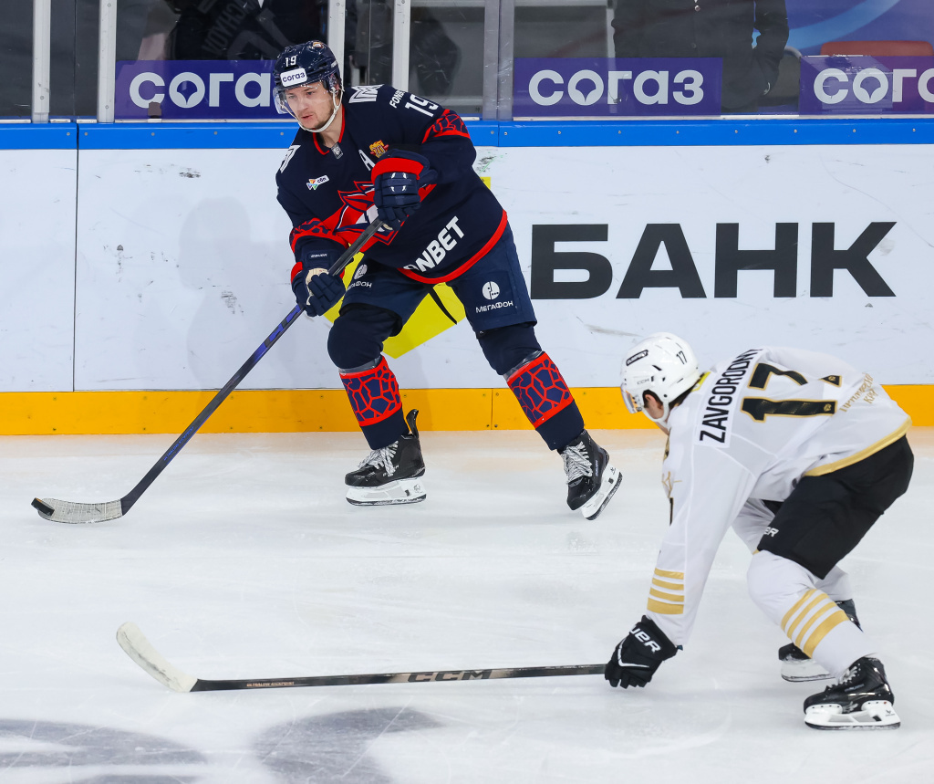 Лучший распасовщик чемпионата Владимир Ткачёв сделал ассистентский хет-трик.