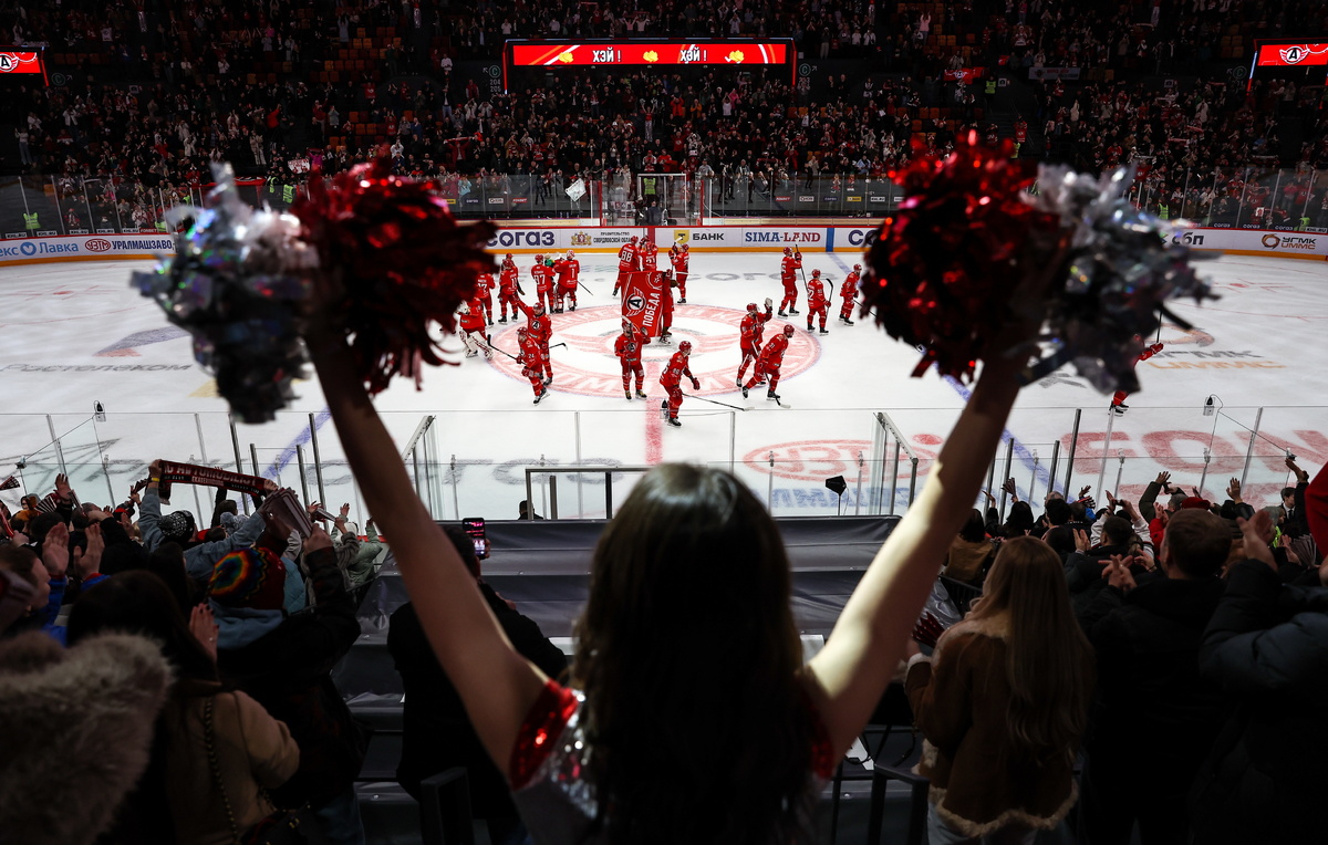    Игроки "Автомобилиста"  Донат Сорокин/ТАСС