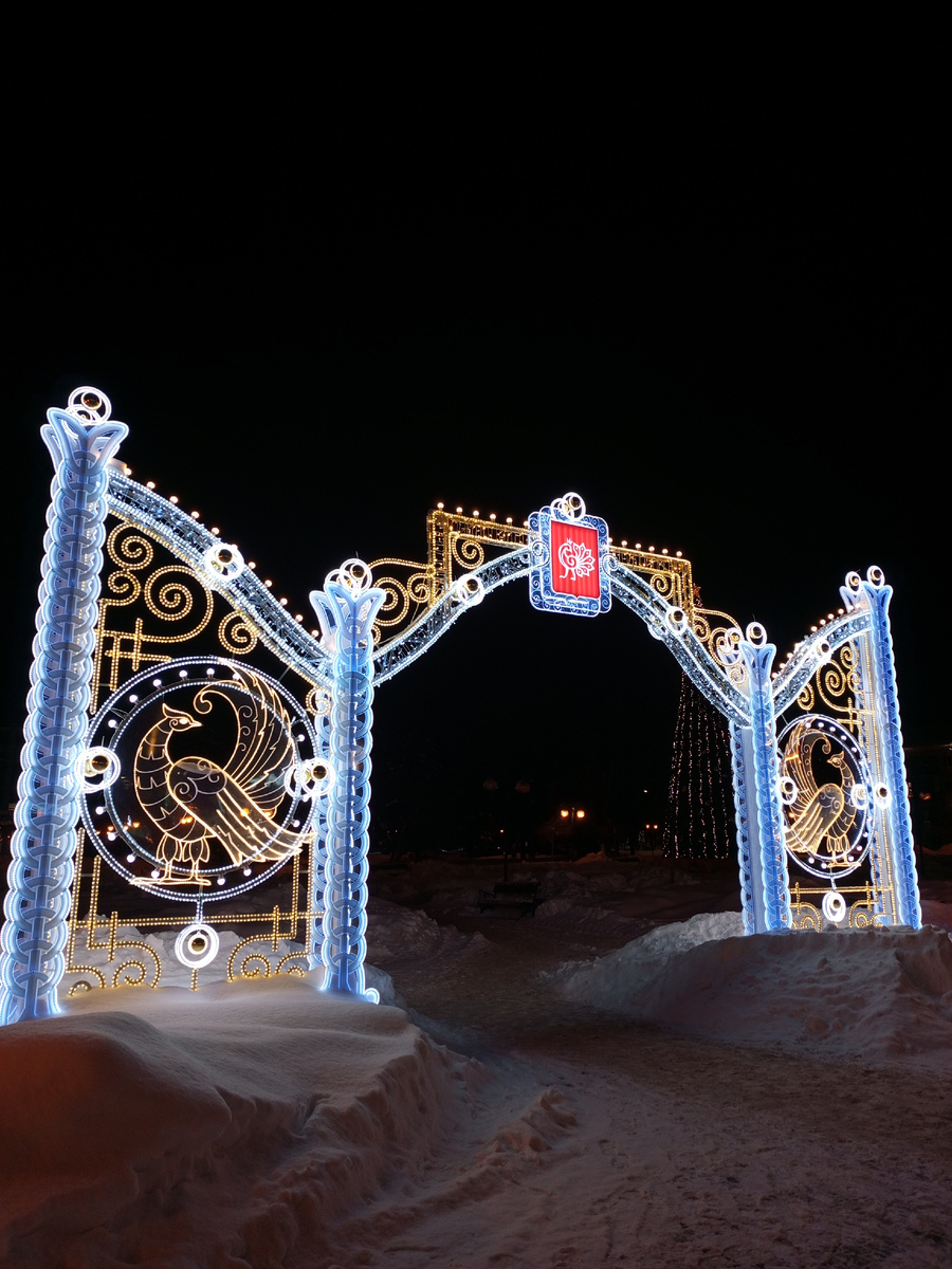 Арка возле администрации города