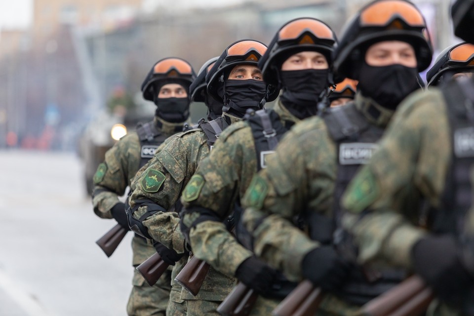    В Госдуме предложили дважды в год индексировать зарплаты силовиков ЛЕНЦ Мария | Архив КП