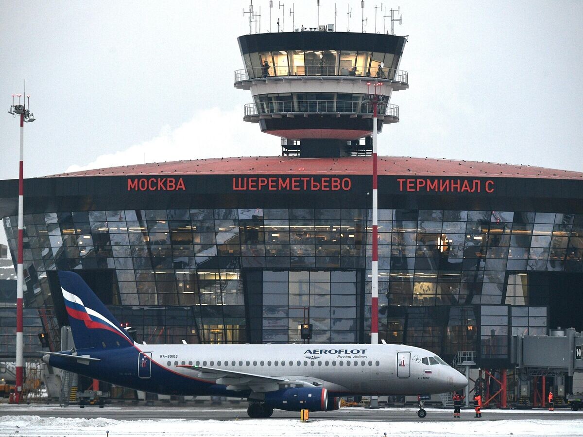    Самолет авиакомпании "Аэрофлот" на взлетной полосе Международного аэропорта Шереметьево© РИА Новости . Максим Блинов