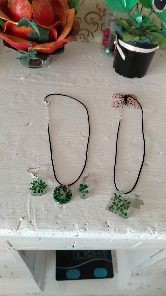 Кулон и сережки .