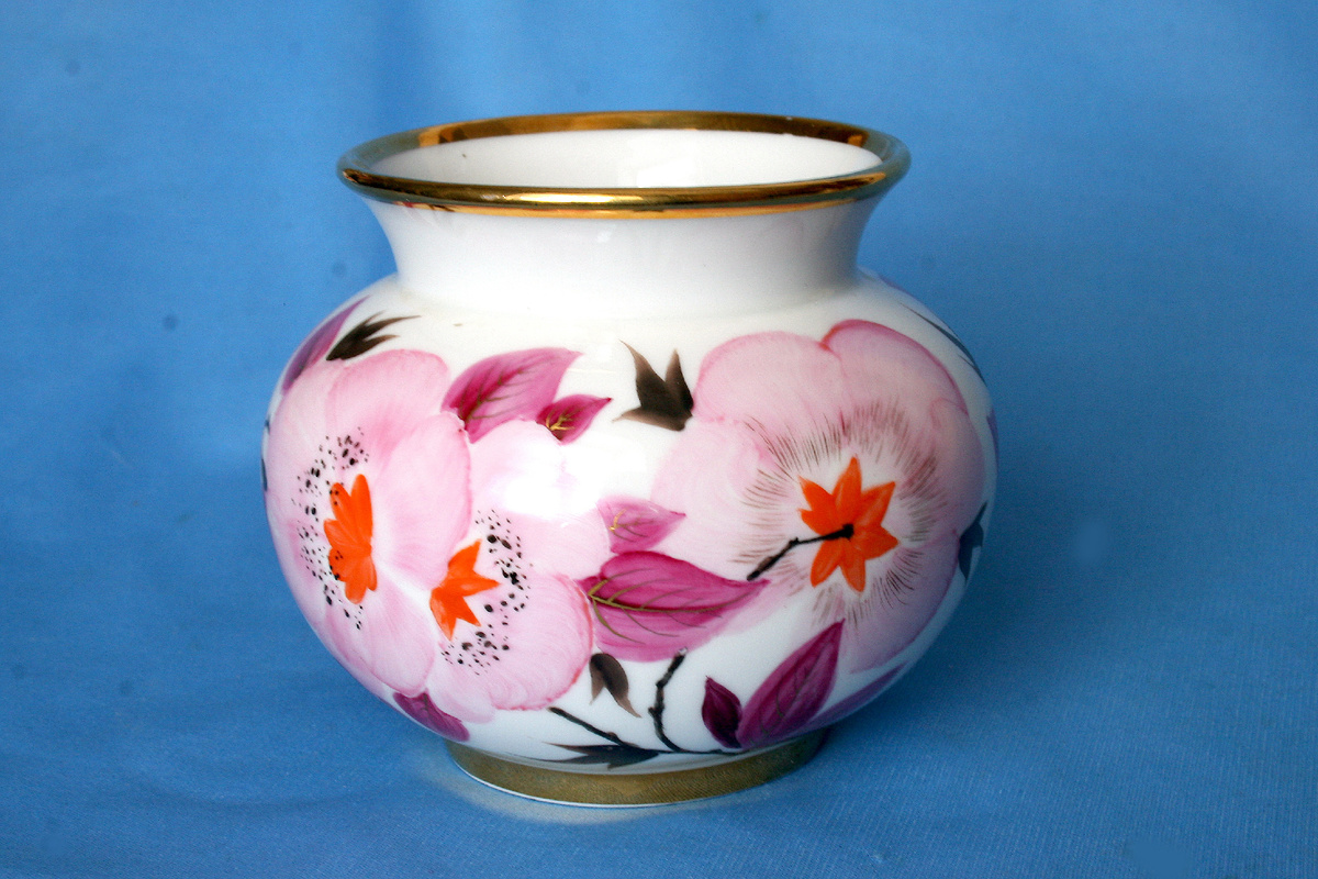 Виктор Лосев. Ваза. 1950-е. Вербилки. Высота 10 см. Талдомский историко-литературный музей / КР-741. Госкаталог: 13946488. 