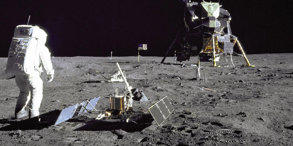 Инопланетяне даже на фото есть. Найдёте?