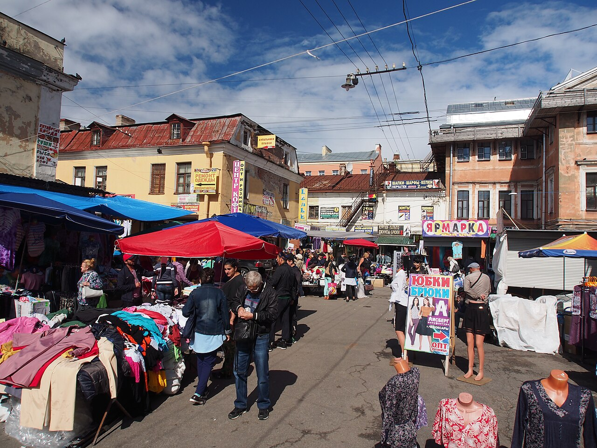 Апраксин двор, рынок. Автор Alf van Beem. Источник https://commons.wikimedia.org/wiki/File:Apraksin_dvor