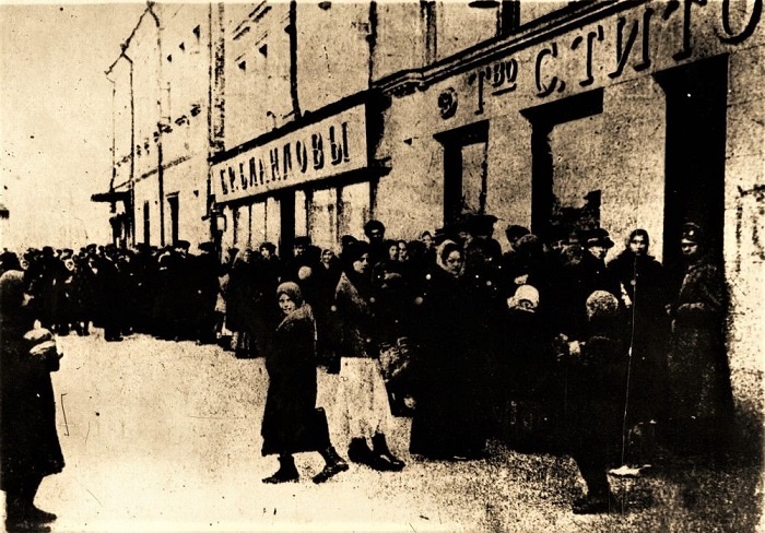 Хлебная очередь в Петрограде